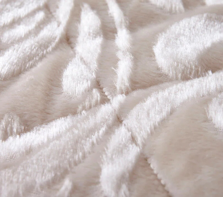 Holm Polyester Bedspread with Pillow Shams