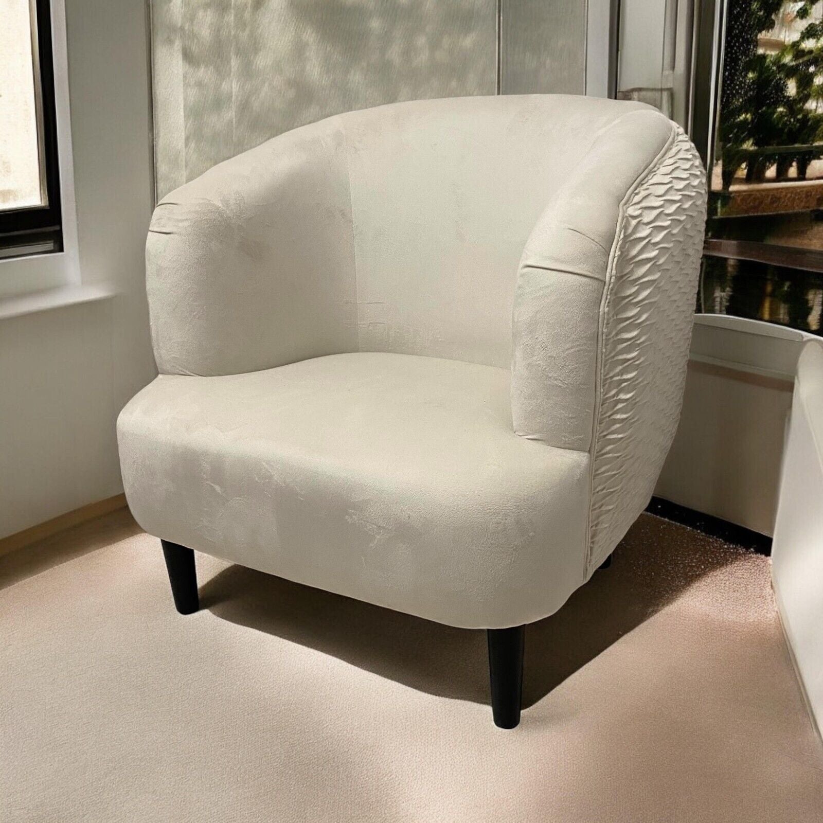 Modern and Stylish Tub Chair Accent Armchair Cream Velvet Barrel Chair Bedroom