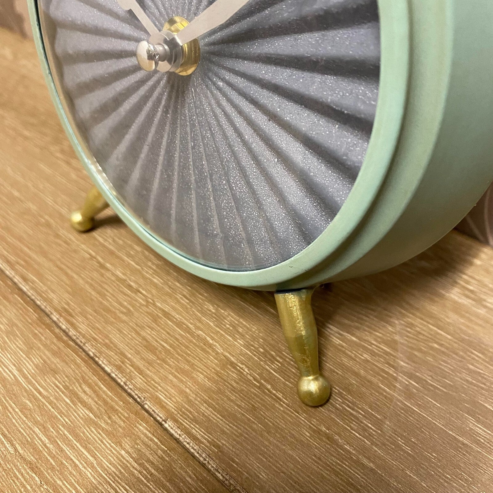 Stylish Green Mantel Clock, Silent Sweep Design Tabletop Clock for Home & Office