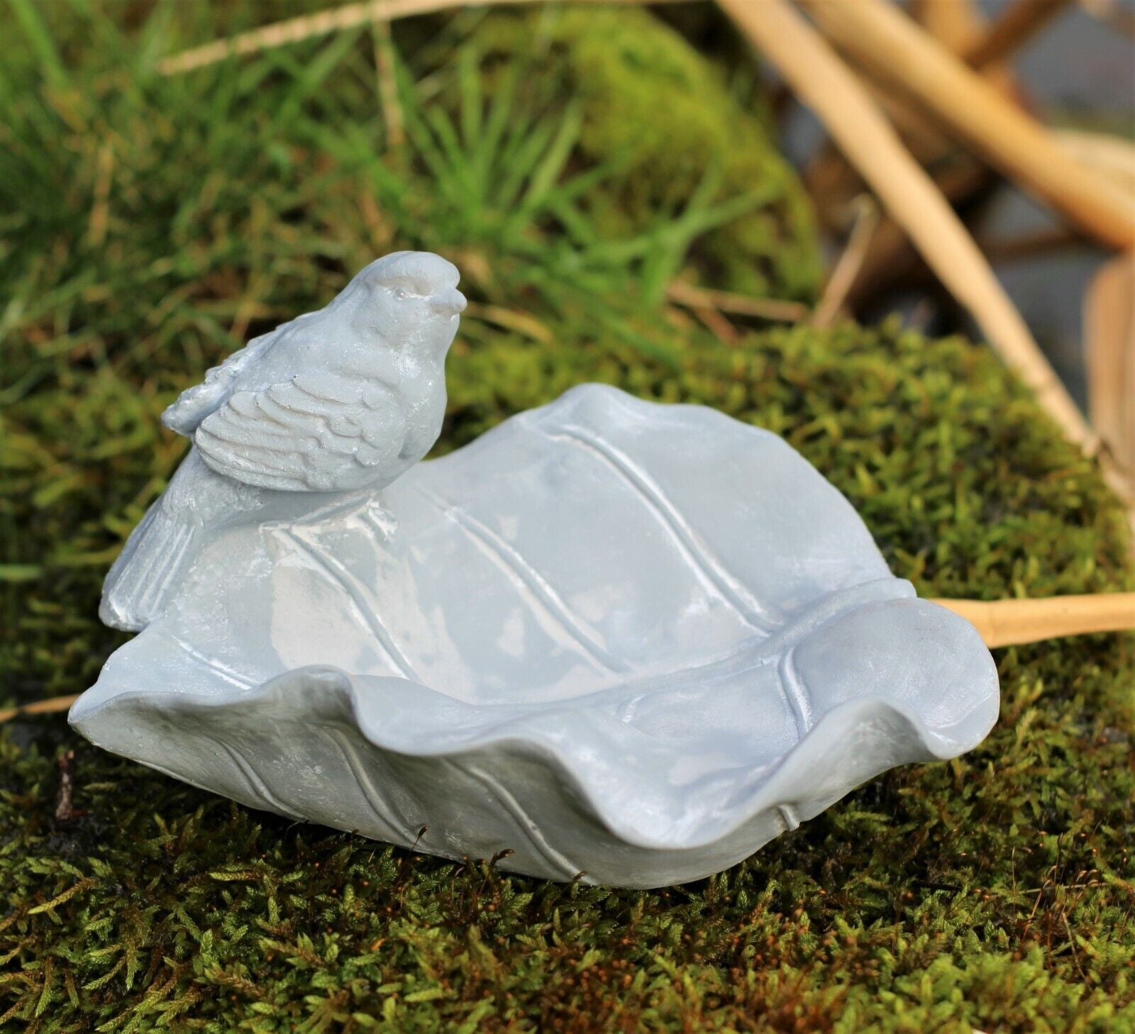 Outdoor Garden Ornament Bird Feeder or Bath Basin Ceramic Leaf Statue