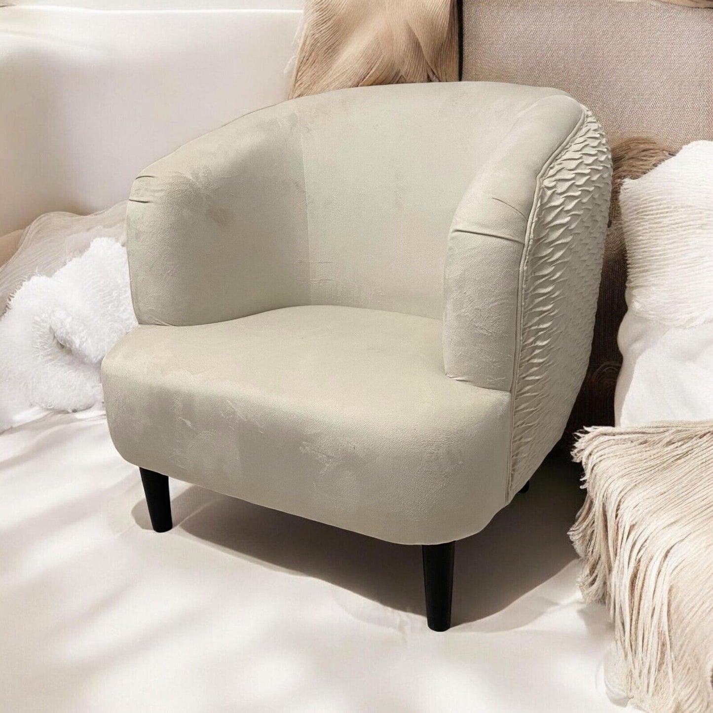 Modern and Stylish Tub Chair Accent Armchair Cream Velvet Barrel Chair Bedroom