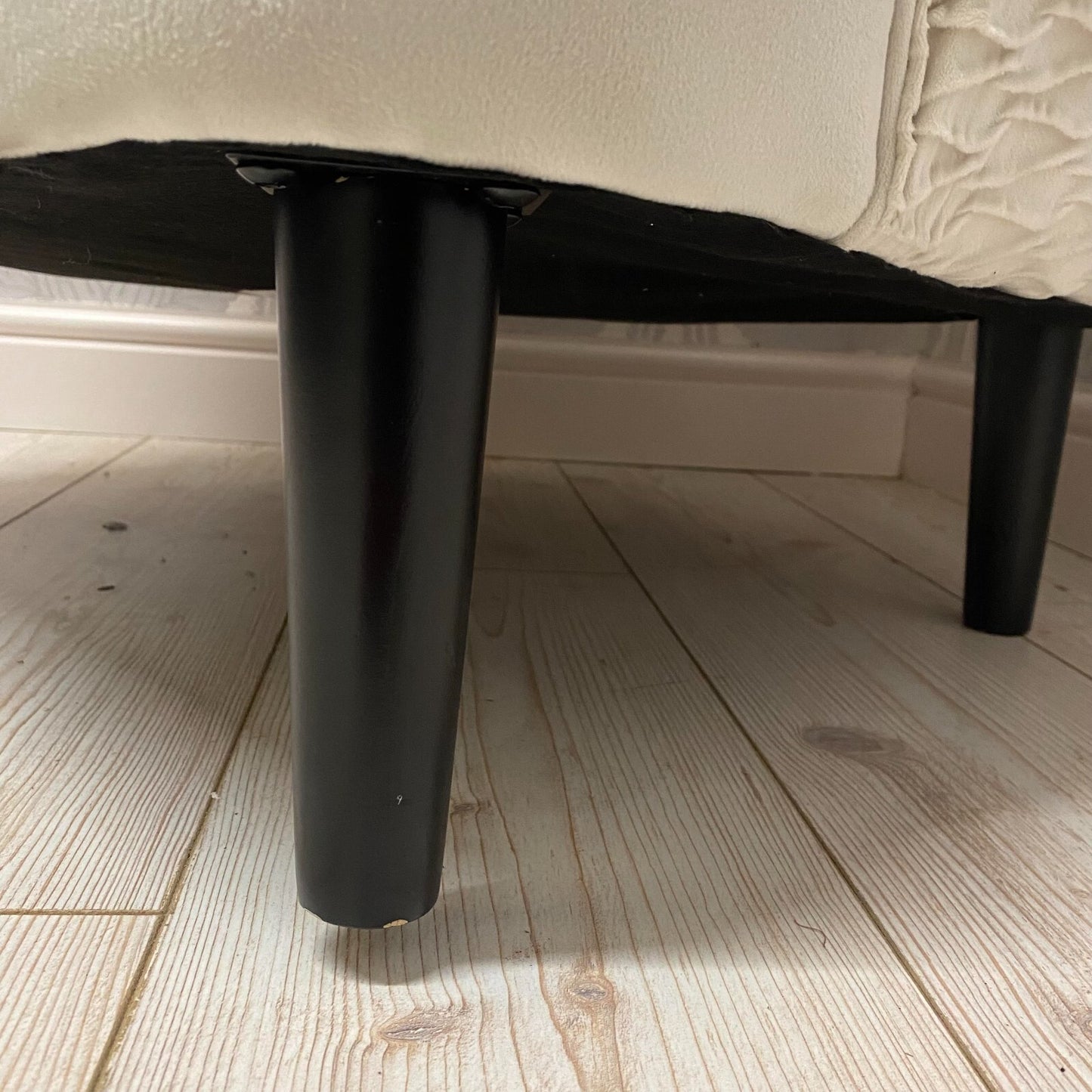 Modern and Stylish Tub Chair Accent Armchair Cream Velvet Barrel Chair Bedroom