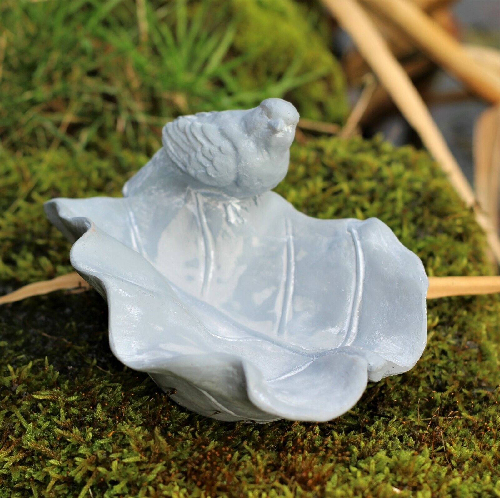 Outdoor Garden Ornament Bird Feeder or Bath Basin Ceramic Leaf Statue