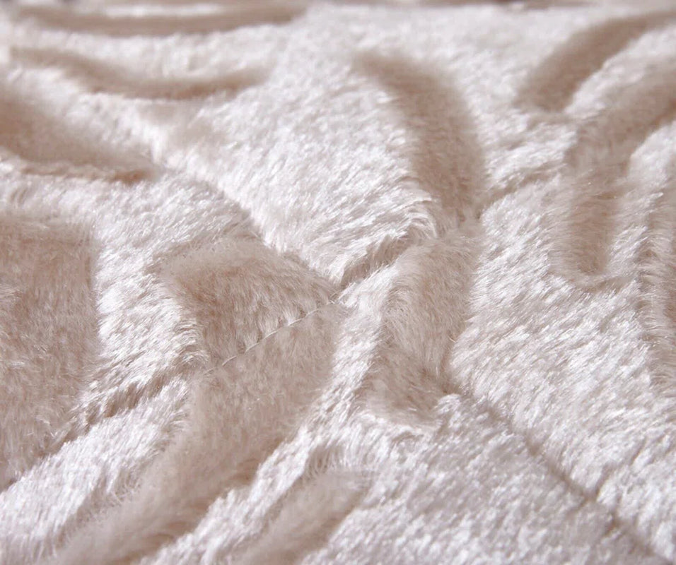 Holm Polyester Bedspread with Pillow Shams