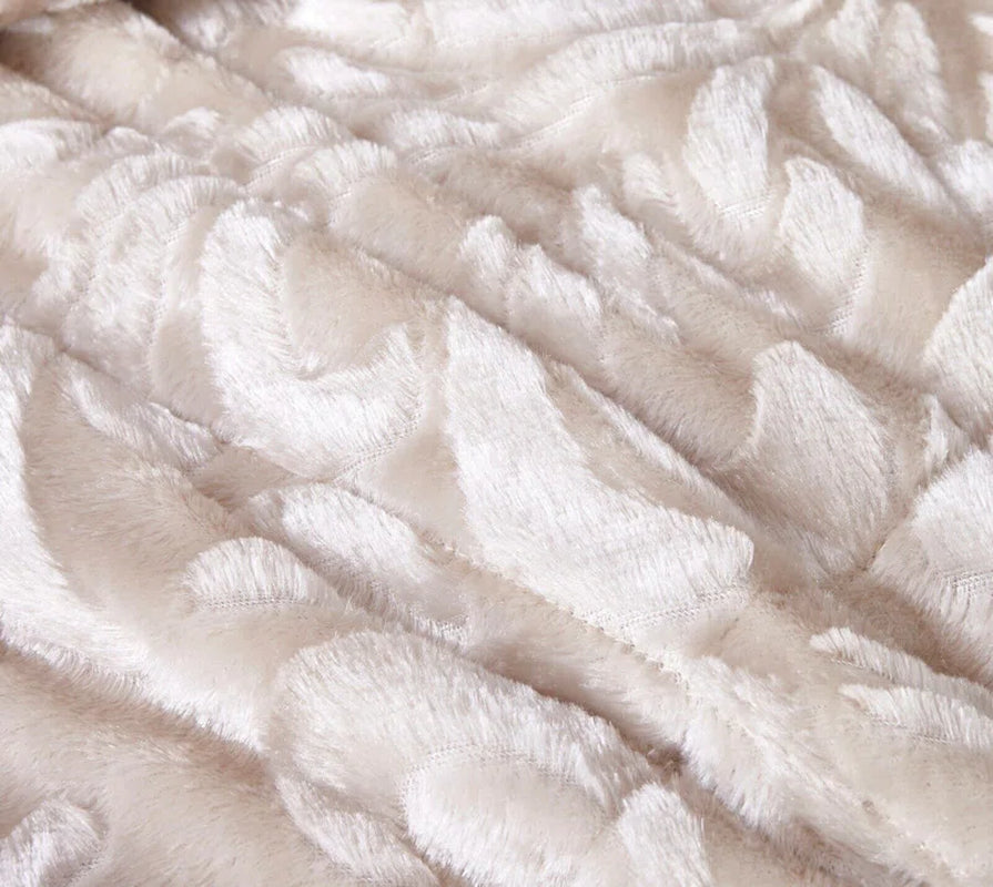 Holm Polyester Bedspread with Pillow Shams