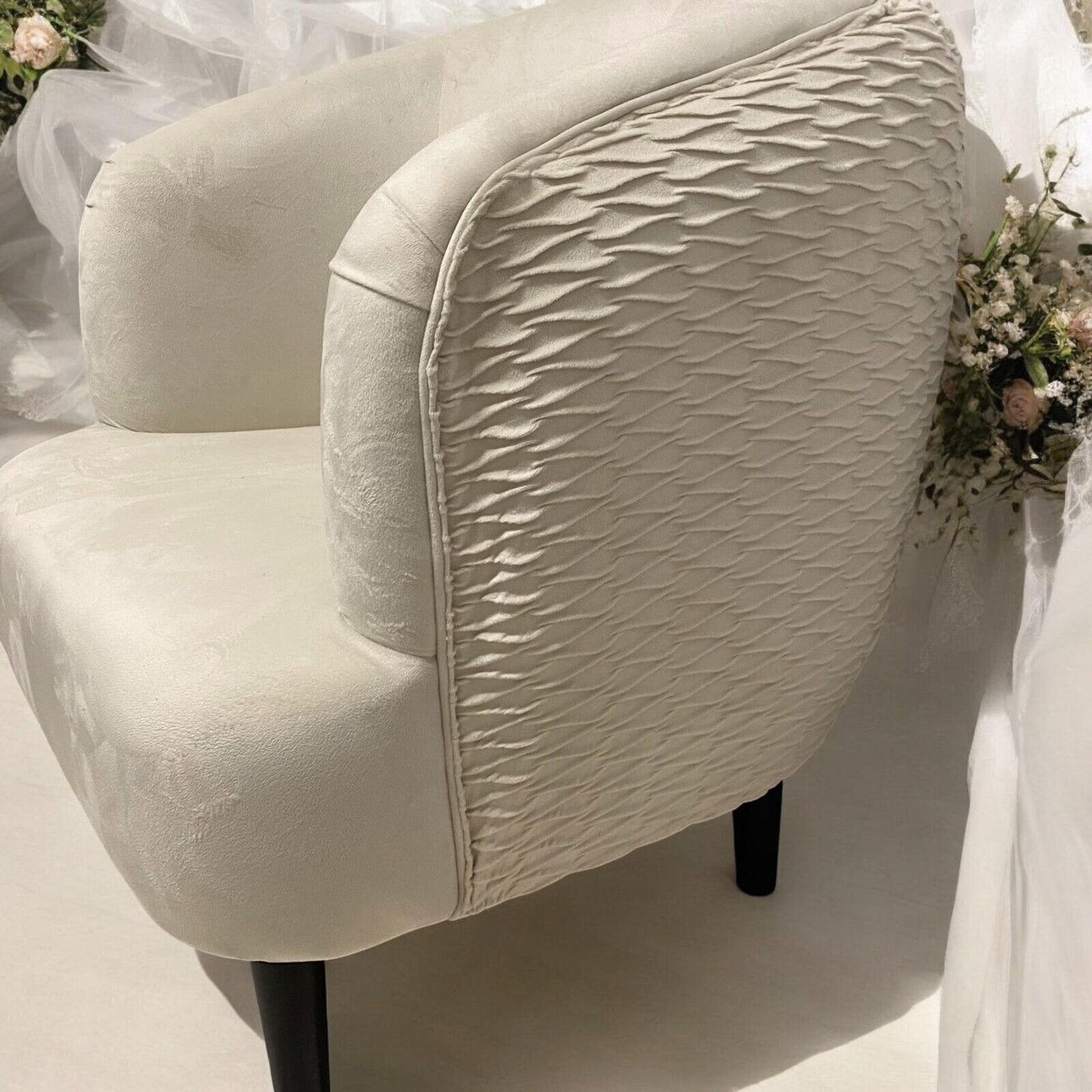 Modern and Stylish Tub Chair Accent Armchair Cream Velvet Barrel Chair Bedroom