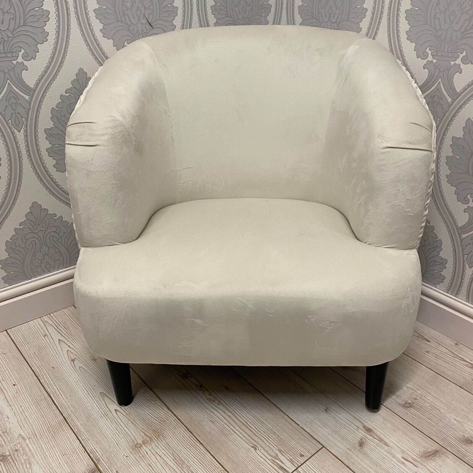 Modern and Stylish Tub Chair Accent Armchair Cream Velvet Barrel Chair Bedroom