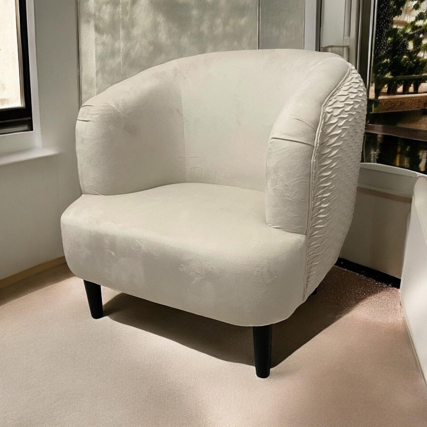 Modern and Stylish Tub Chair Accent Armchair Cream Velvet Barrel Chair Bedroom