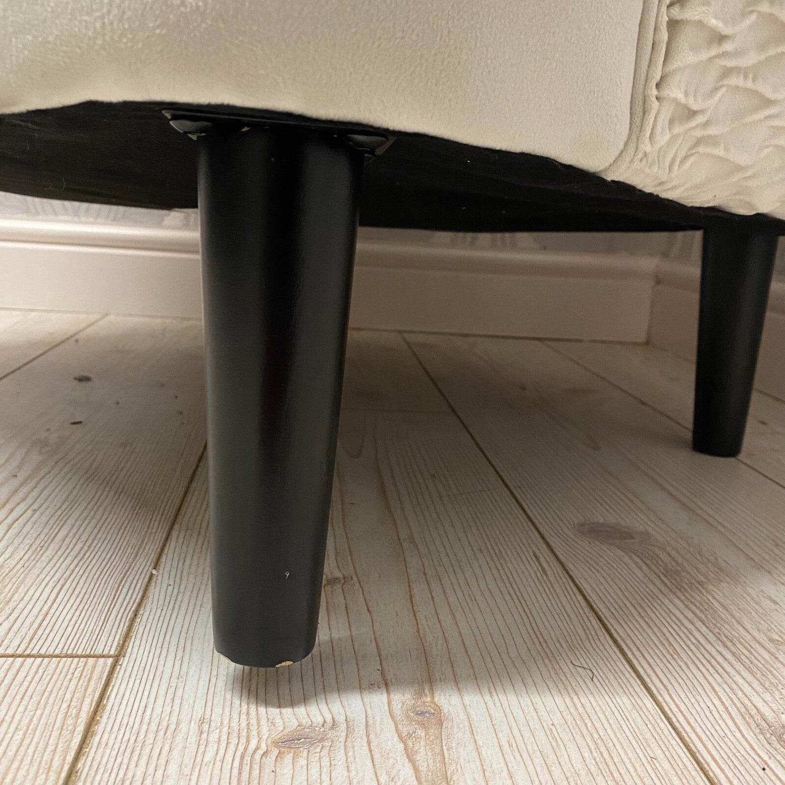 Modern and Stylish Tub Chair Accent Armchair Cream Velvet Barrel Chair Bedroom