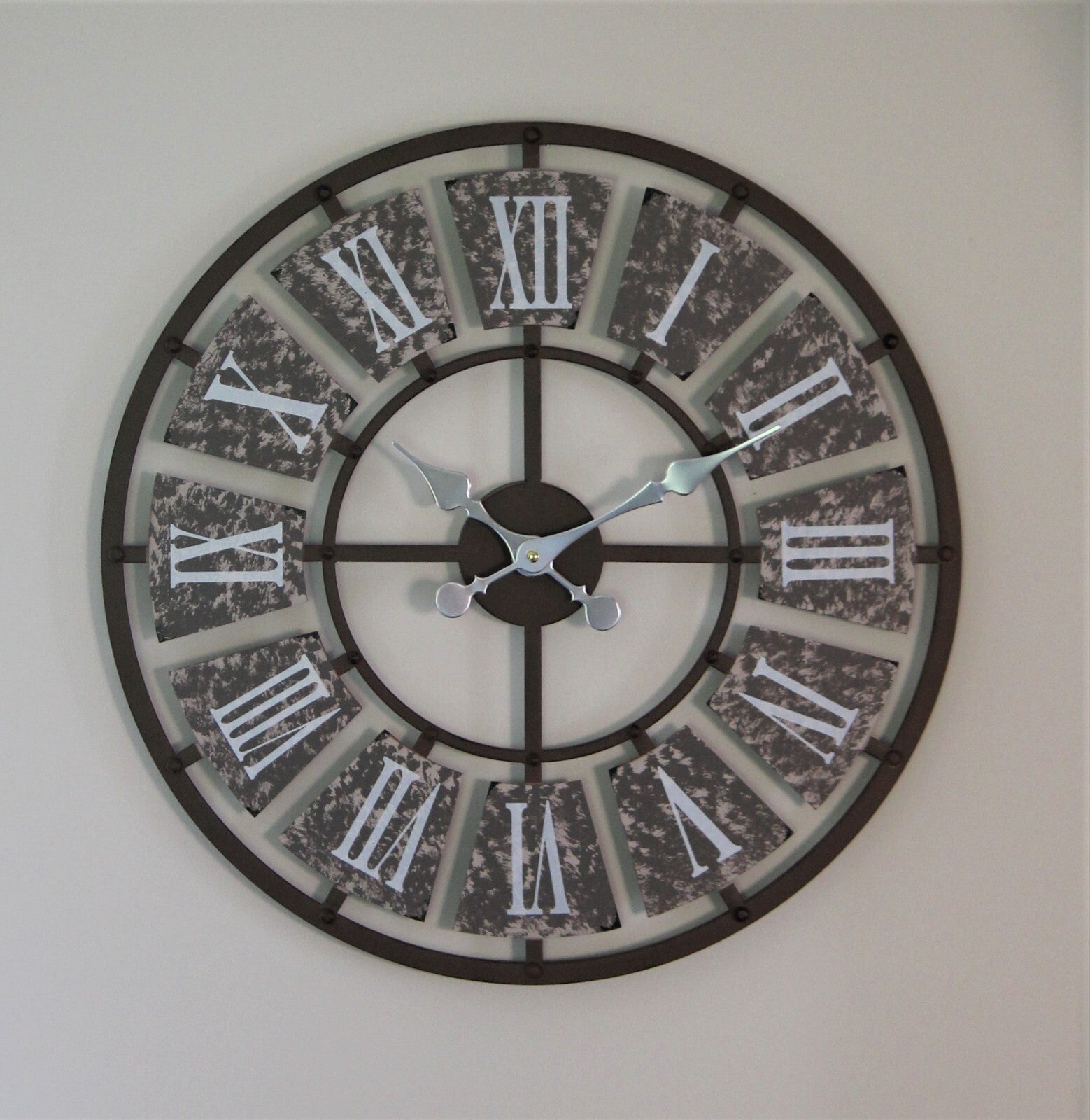 GARDEN WALL CLOCK LARGE INDOOR OUTDOOR GIANT OPEN FACE METAL 58CM