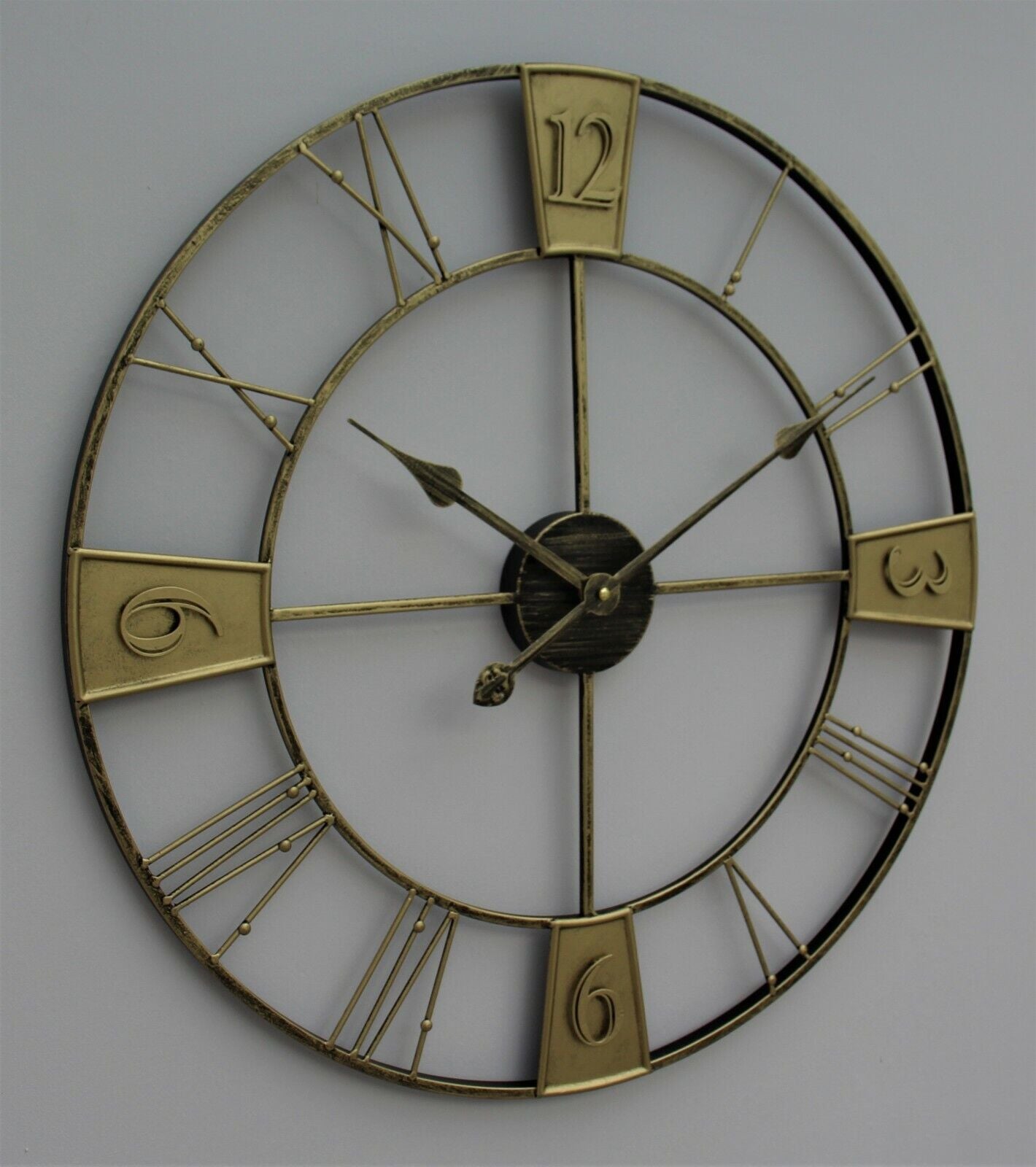 GARDEN WALL CLOCK ROMAN LARGE INDOOR OUTDOOR NUMERALS GIANT OPEN FACE METAL 58CM