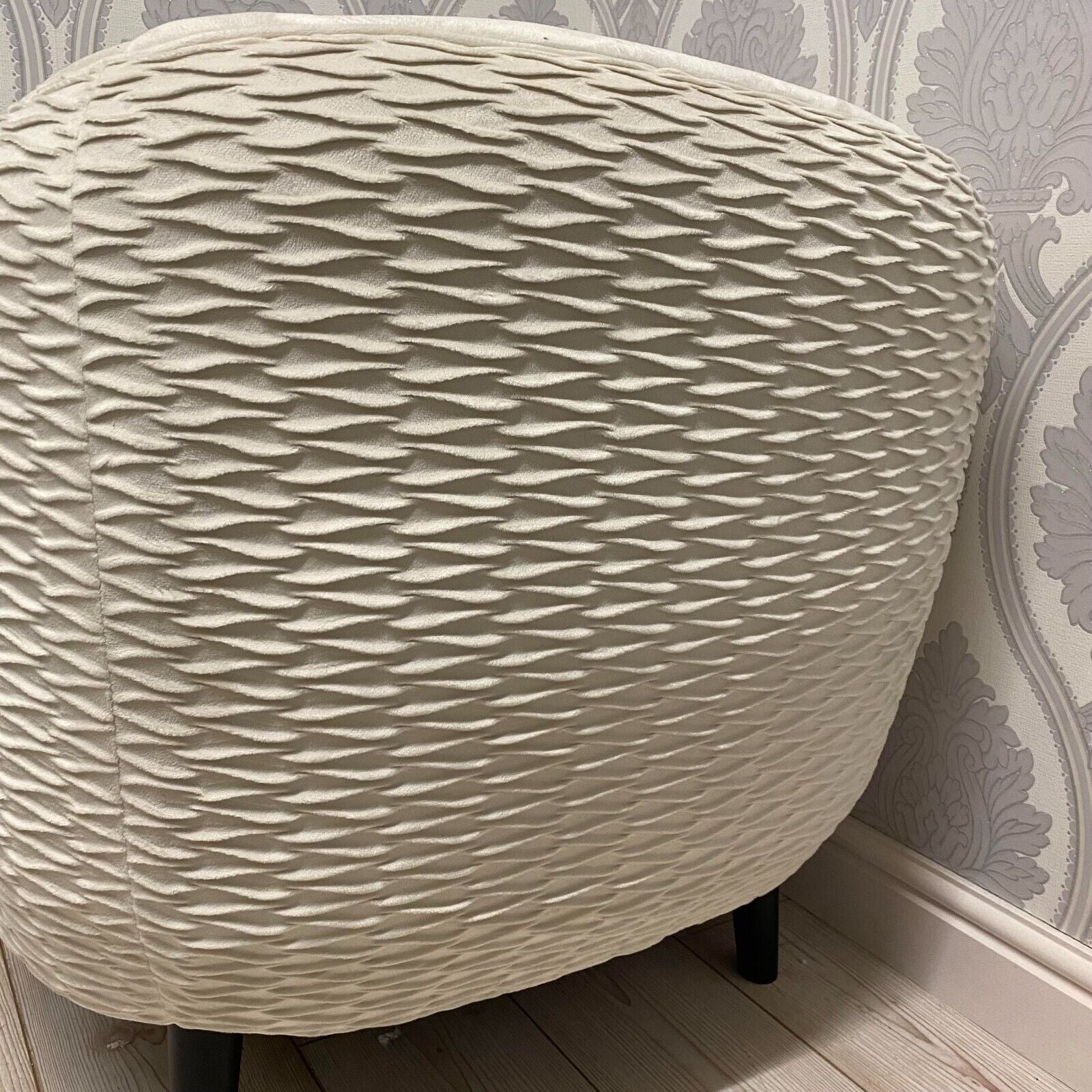 Modern and Stylish Tub Chair Accent Armchair Cream Velvet Barrel Chair Bedroom