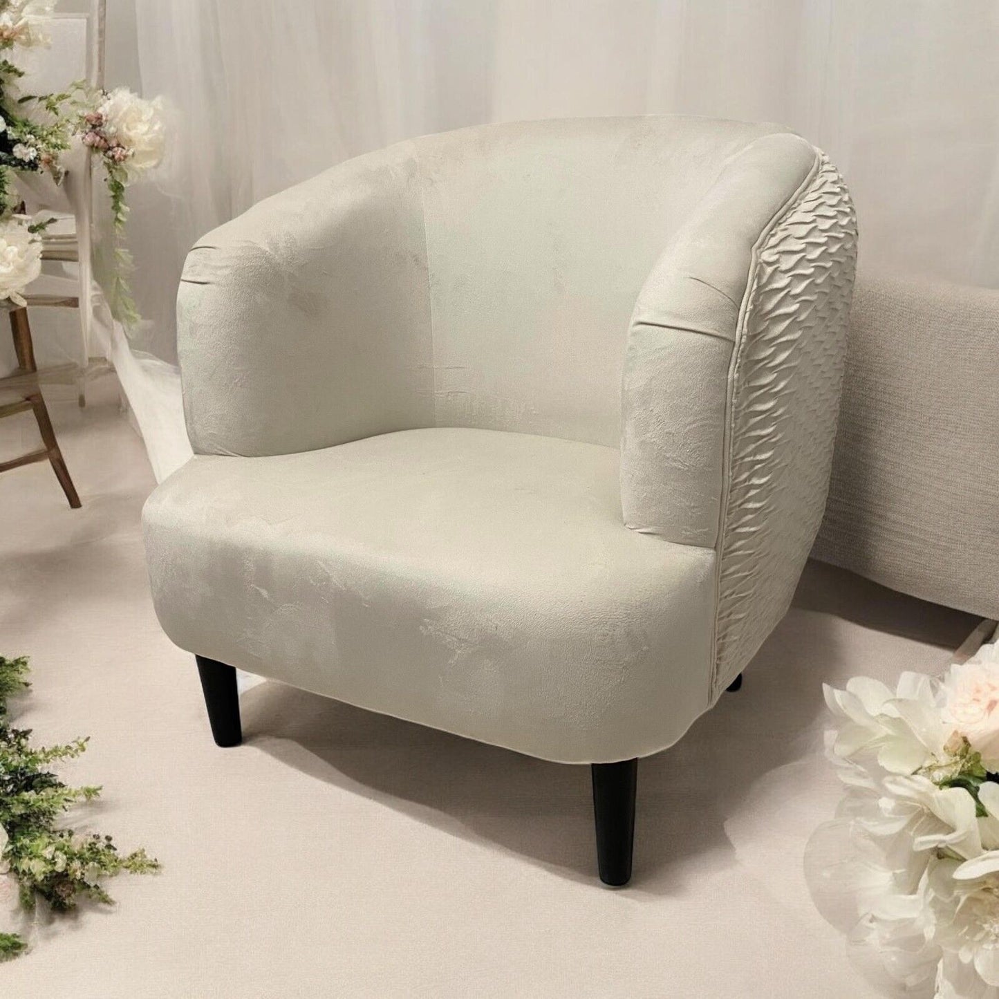 Modern and Stylish Tub Chair Accent Armchair Cream Velvet Barrel Chair Bedroom
